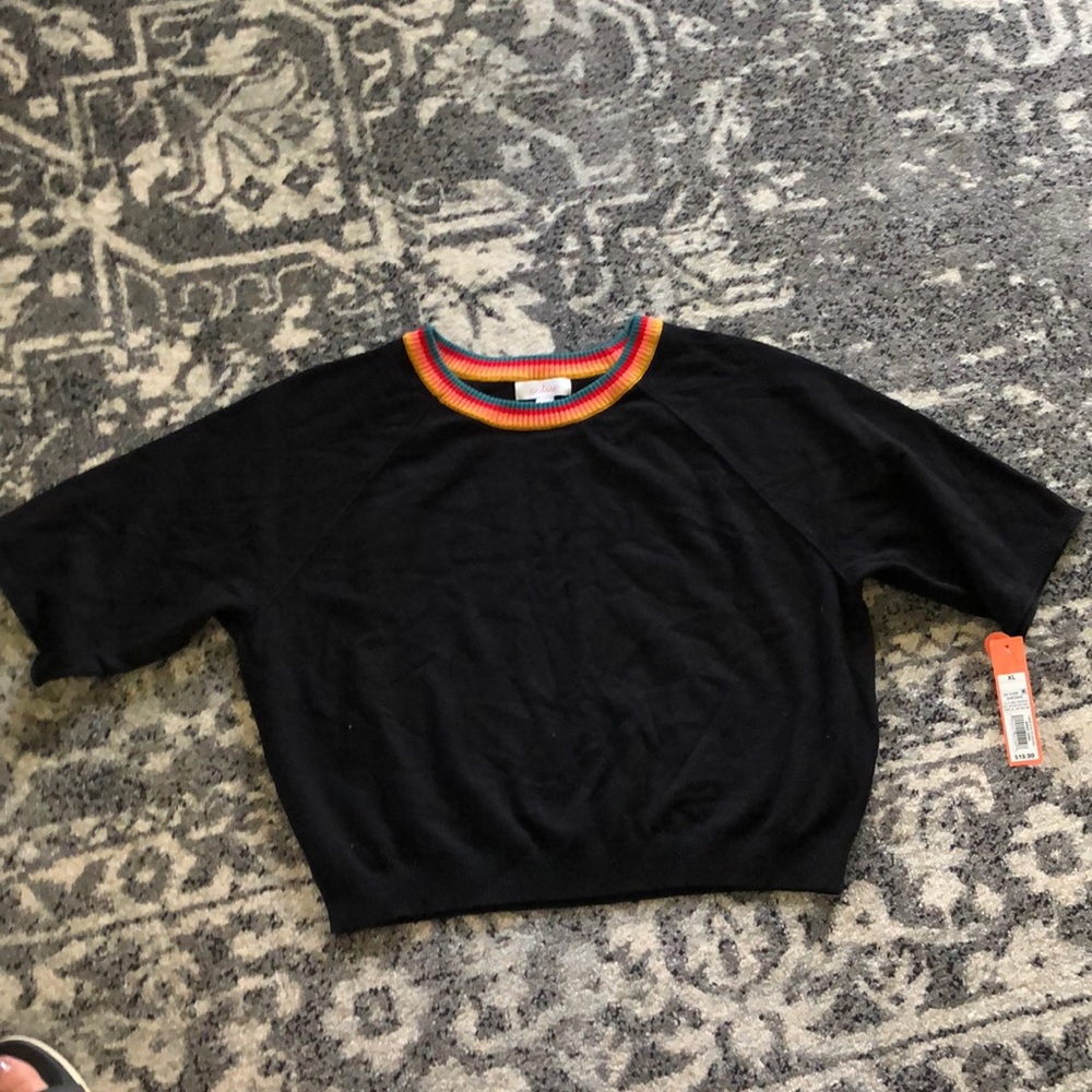 Women’s black Colsie cropped sweater